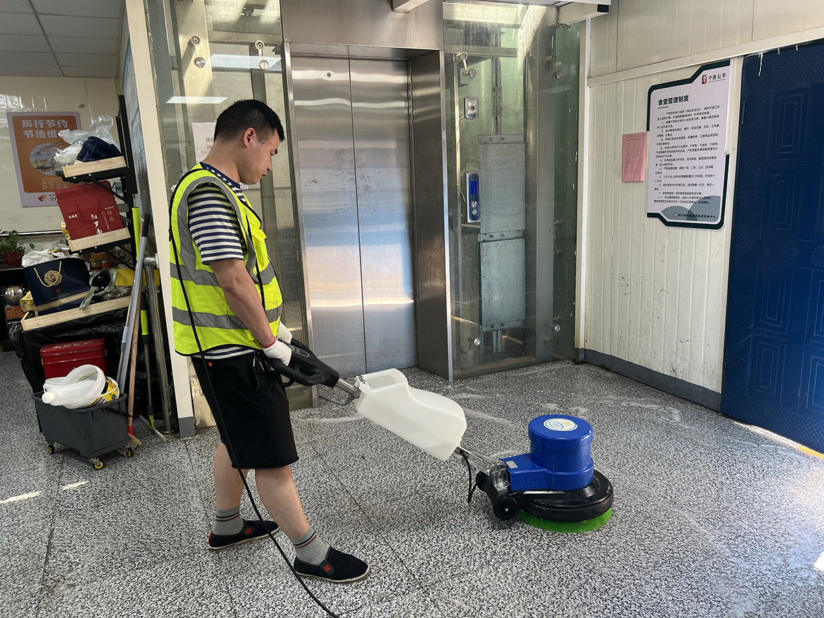 陶公庙社区餐厅防滑施工